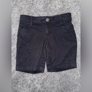 Old Navy - girl’s size 7 uniform Bermuda shorts